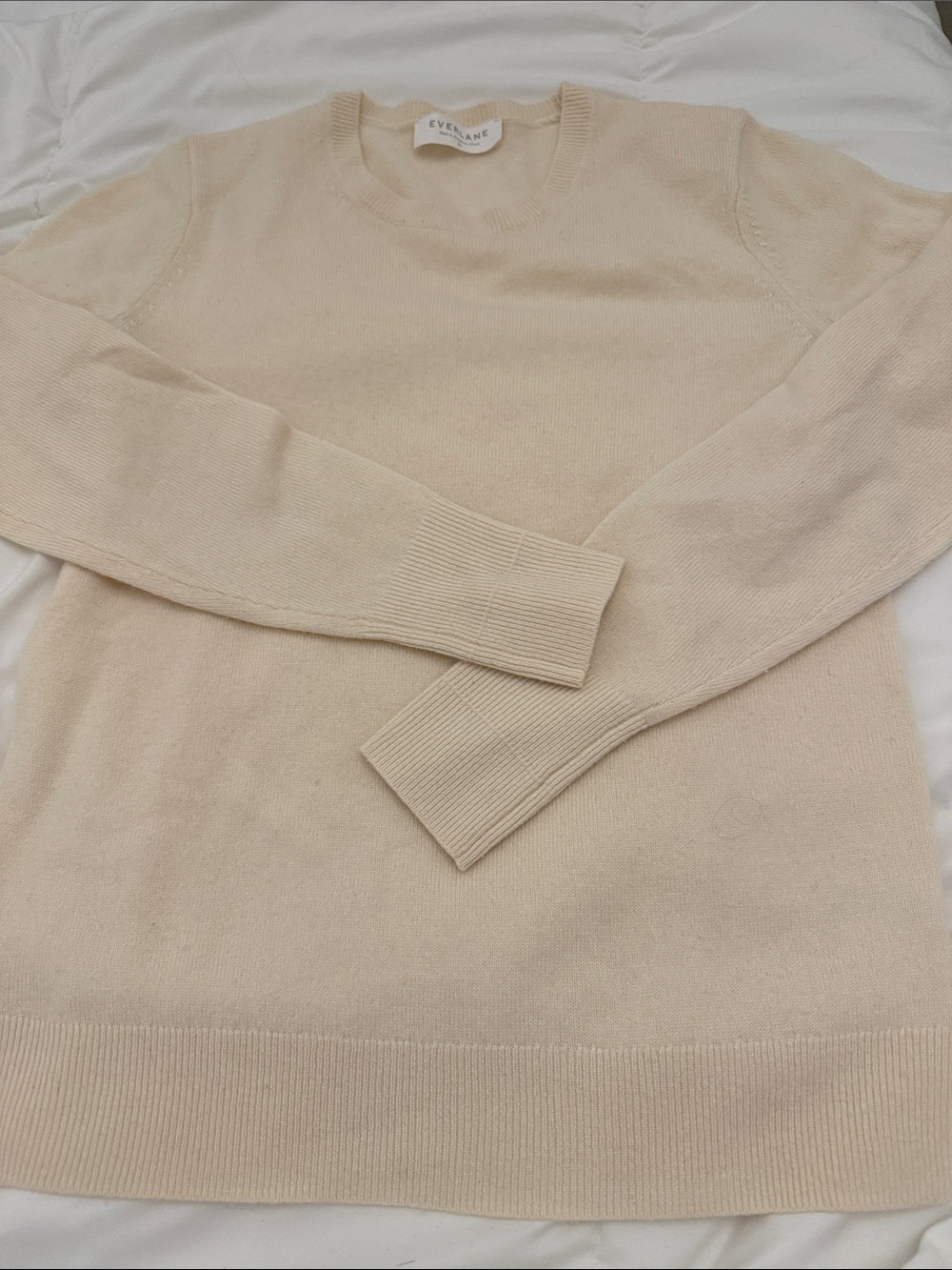 Everlane Classic Crewneck Sweater in Soft Beige